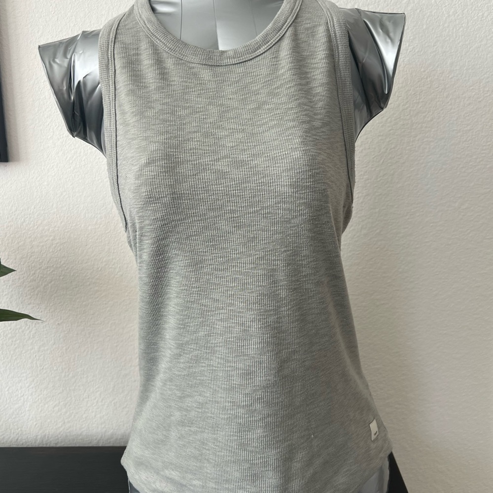 Vuori Gray Fitted Sleeveless Tank Top